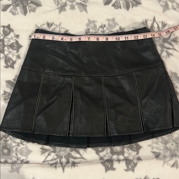 Garage Black Pleated Mini Skirt/skort faux leather - Picture 3 of 8